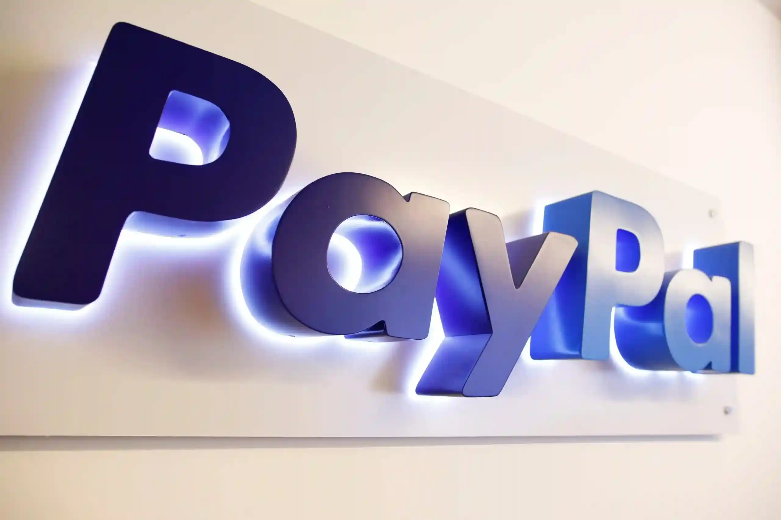 Several apps or websites offer rewards you can exchange for free PayPal money.