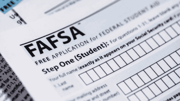 FAFSA aims to help financially struggling college or higher education students. Interested applicants are encouraged to apply before the FAFSA deadline. (Photo: ontocollege.com)