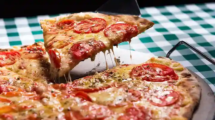 Florida Man Detained After Allegedly Slapping a Woman with Pizza Slice